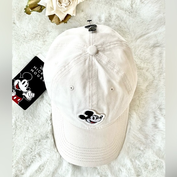 New w/tag DISNEY’S MICKEY MOUSE UNISEX HAT Cream with Mickey on front Adjustable - Picture 2 of 6